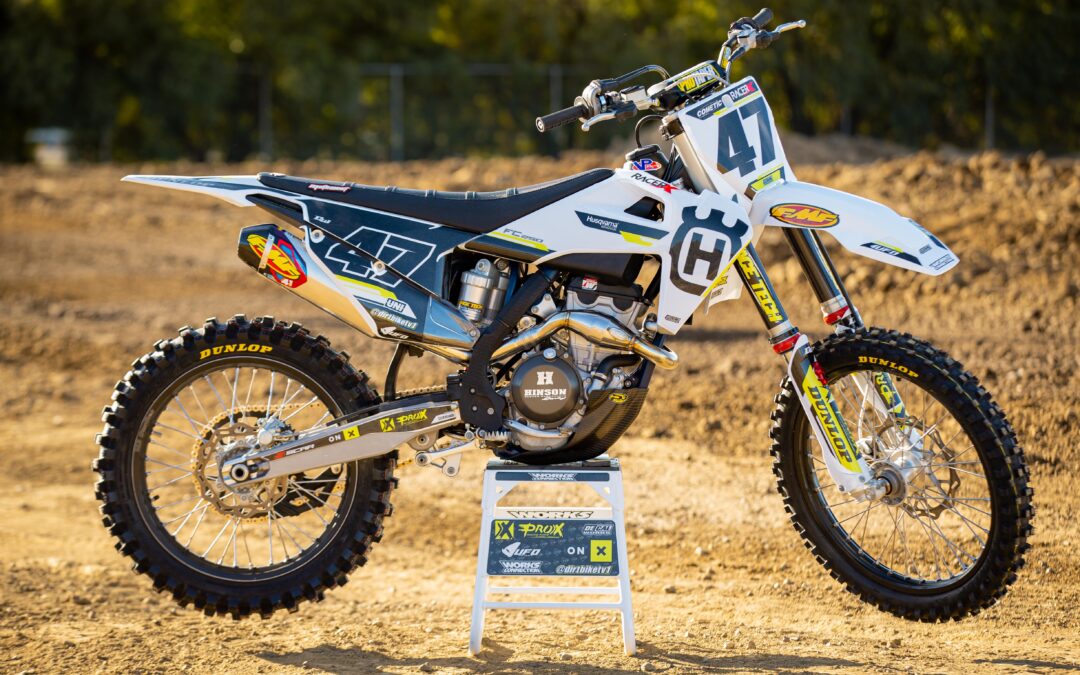 White and gray dirt bike with the number 47